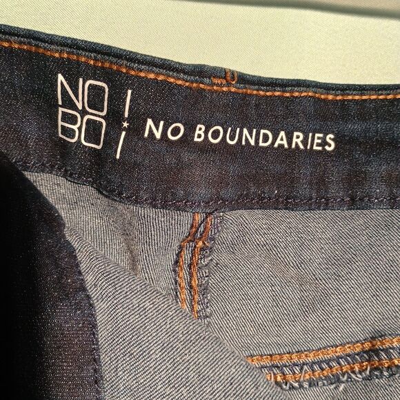 Women’s Dark Wash Cuffed Capri Jeans –High Rise Stretch Denim - Picture 5 of 6